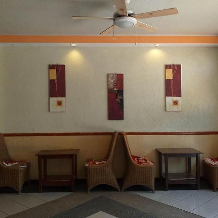 Mactan Airport Hilltop Hotel Мактан Экстерьер фото